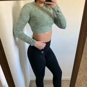 Long sleeve crop top